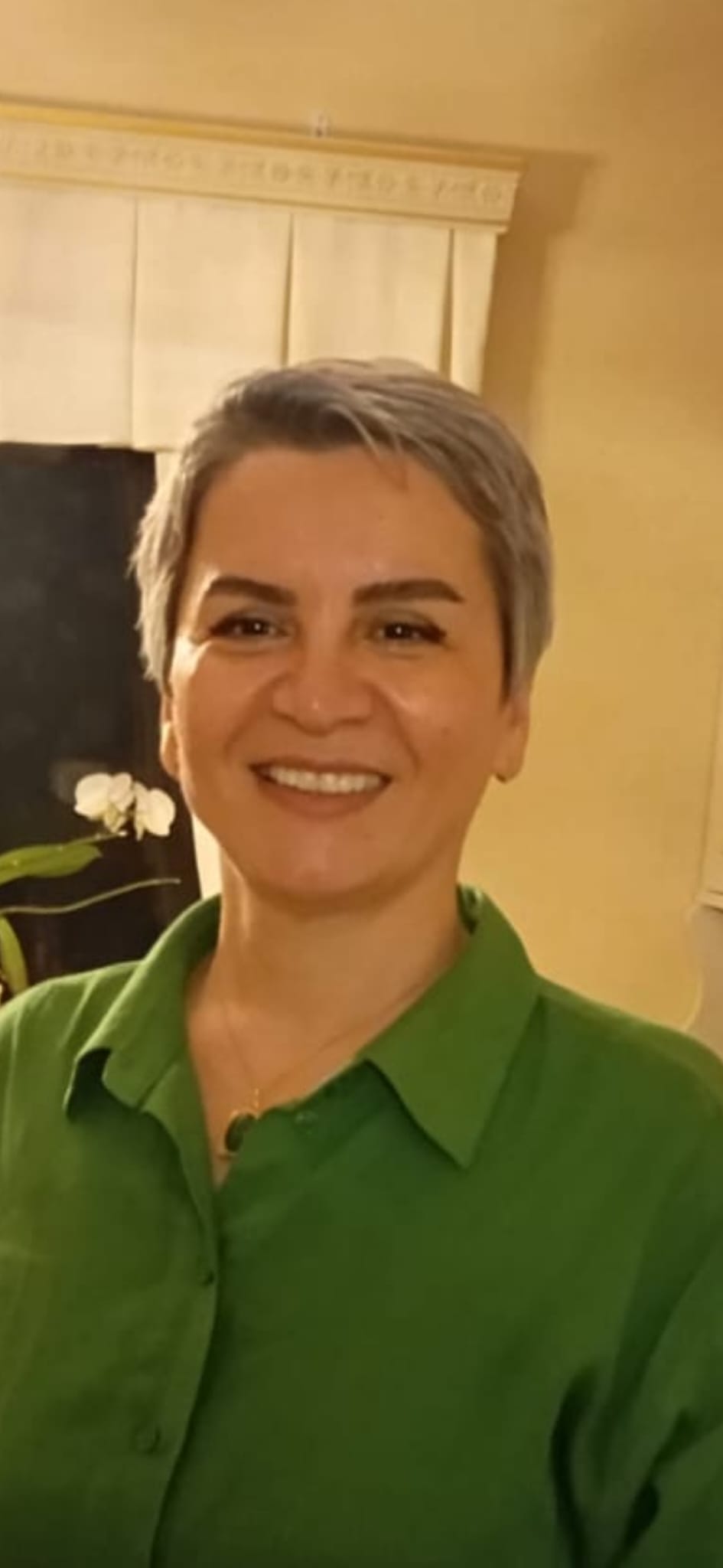 Mahnaz, grundare av Symira