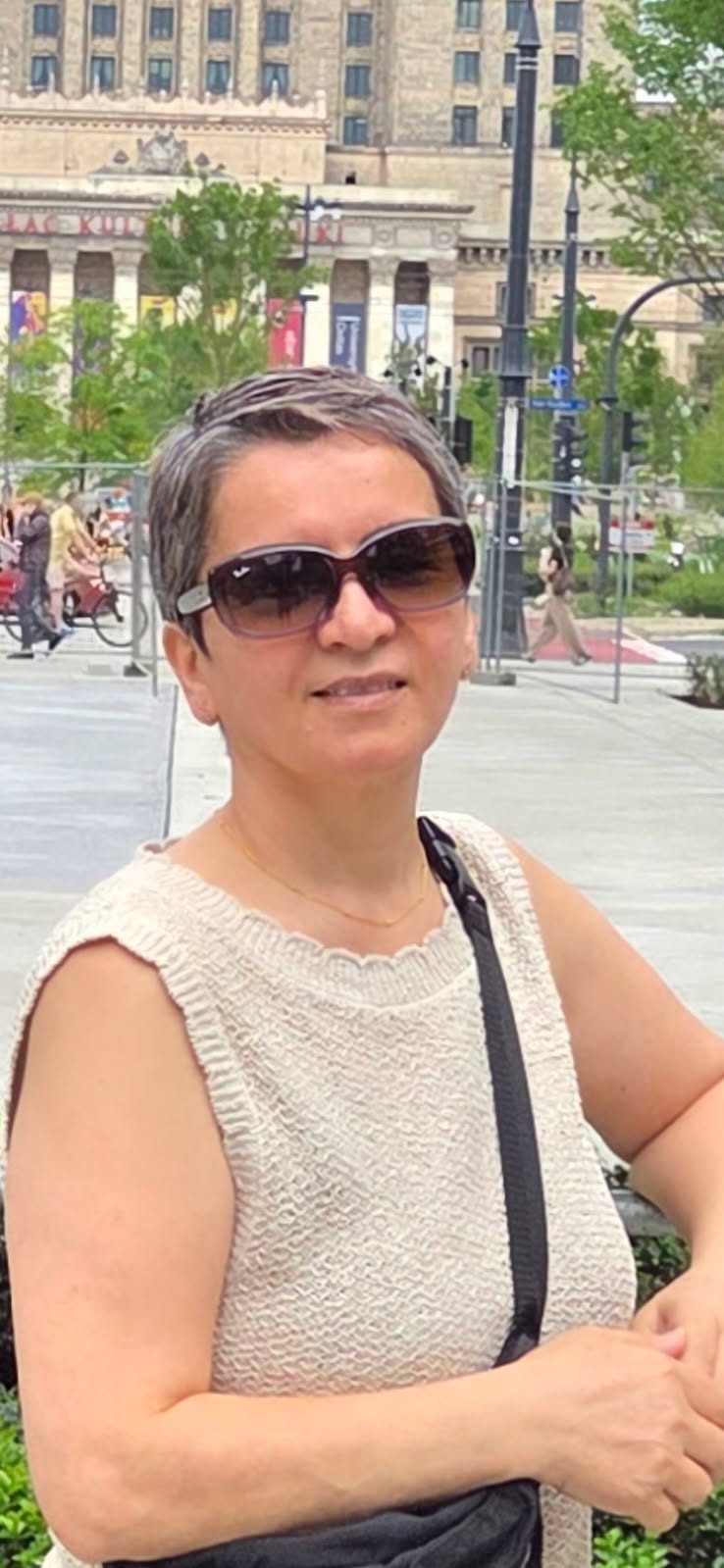 Mahnaz, grundare av Symira